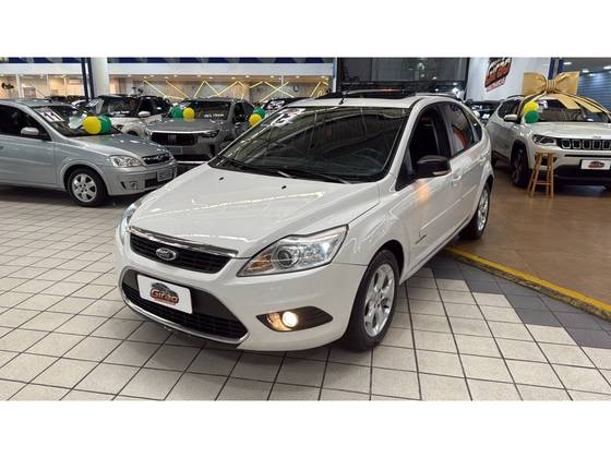 FORD FOCUS 2.0 TITANIUM HATCH 16V FLEX 4P AUTOMÁTICO FORD FOCUS 2.0 TITANIUM HATCH 16V FLEX 4P AUTOMÁTICO